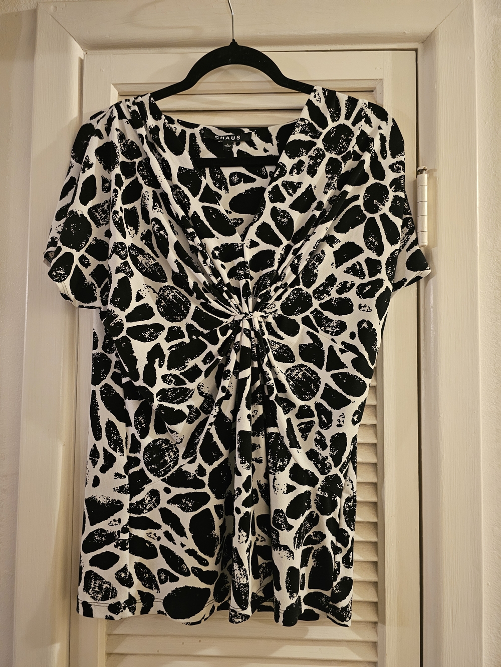 3/$13 Chaus Black & White Knot-Front Short Sleeve Top